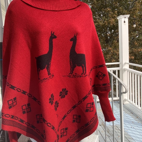 Poncho - Cape by Runa’s Crafts made- Ecuador -Burgundy/merlot  -Llamas-Cowl neck - Picture 5 of 13